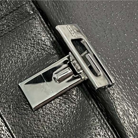 Gucci Vintage Leather Compact Wallet - Picture 4 of 13